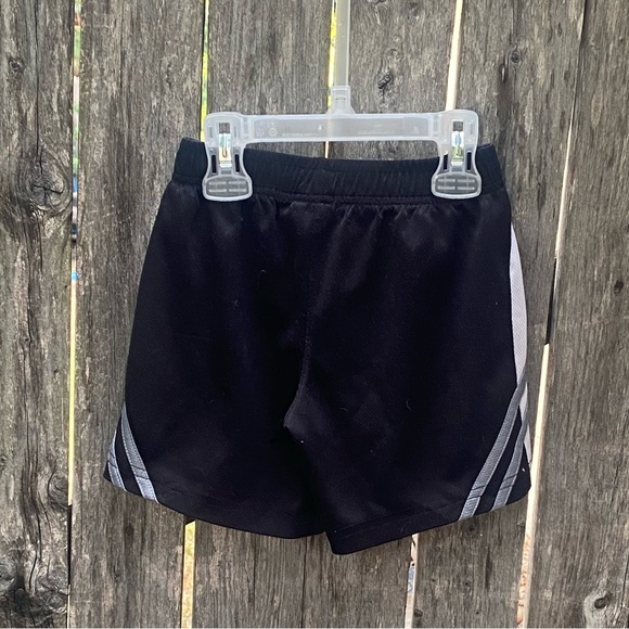Children’s place sport shorts size 3t - Picture 3 of 3